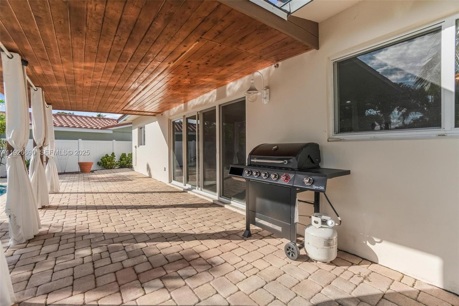 CORAL RIDGE ISLES - Residential Lease