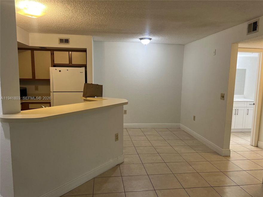 Excellent place to live and central location in Sunrise / Plantation! Beautiful one room and one bath apartment. Spacious with vaulted ceilings which makes it very ample. Washer and Dryer inside the unit. Great amenities: 2 pools, tennis courts, gym. Minutes from major highways (I-595, I-75 and Sawgrass Expressway). and also from major shopping and dinning areas. We suggest to please provide 24-hour notice for showings to coordinate with tenant.
