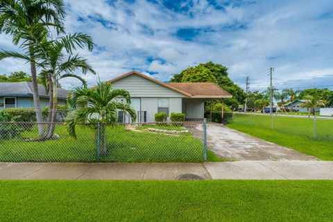 Photo of 921 NW 5th Ave, Pompano Beach, FL 33060 (MLS # A11877087)