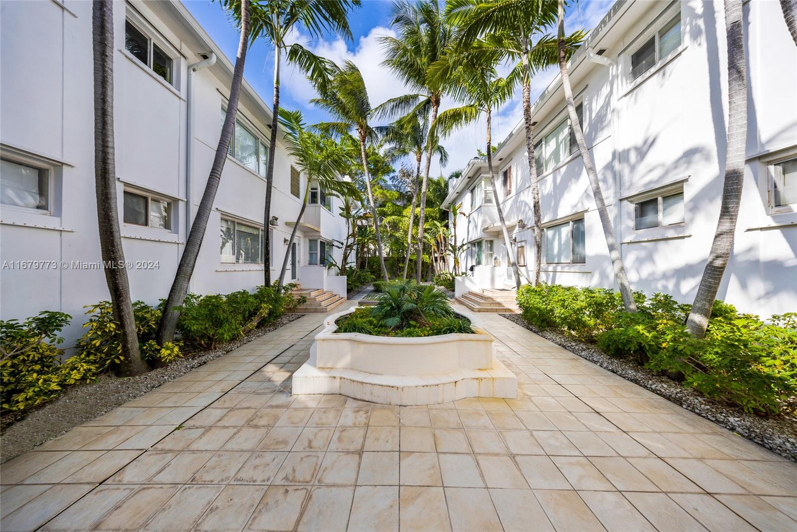 MOULIN ROUGE CONDO - Residential