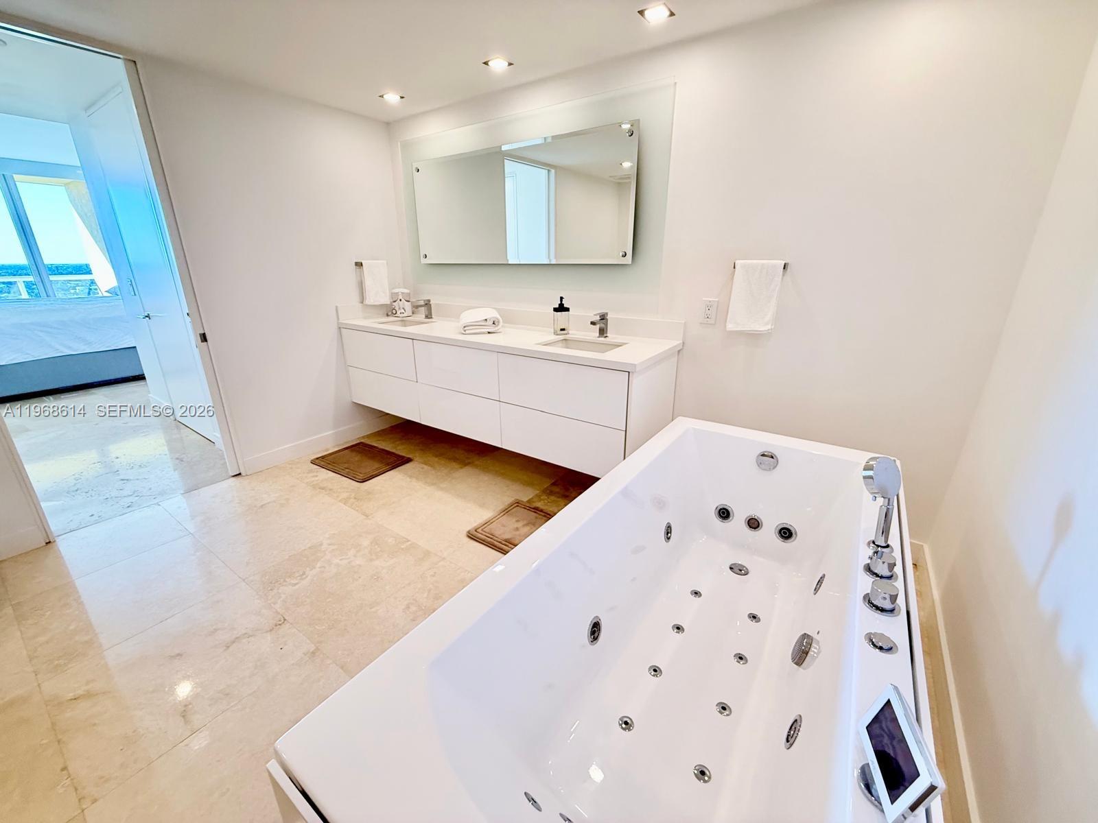 PALMS TOWER ONE CONDO - Residential