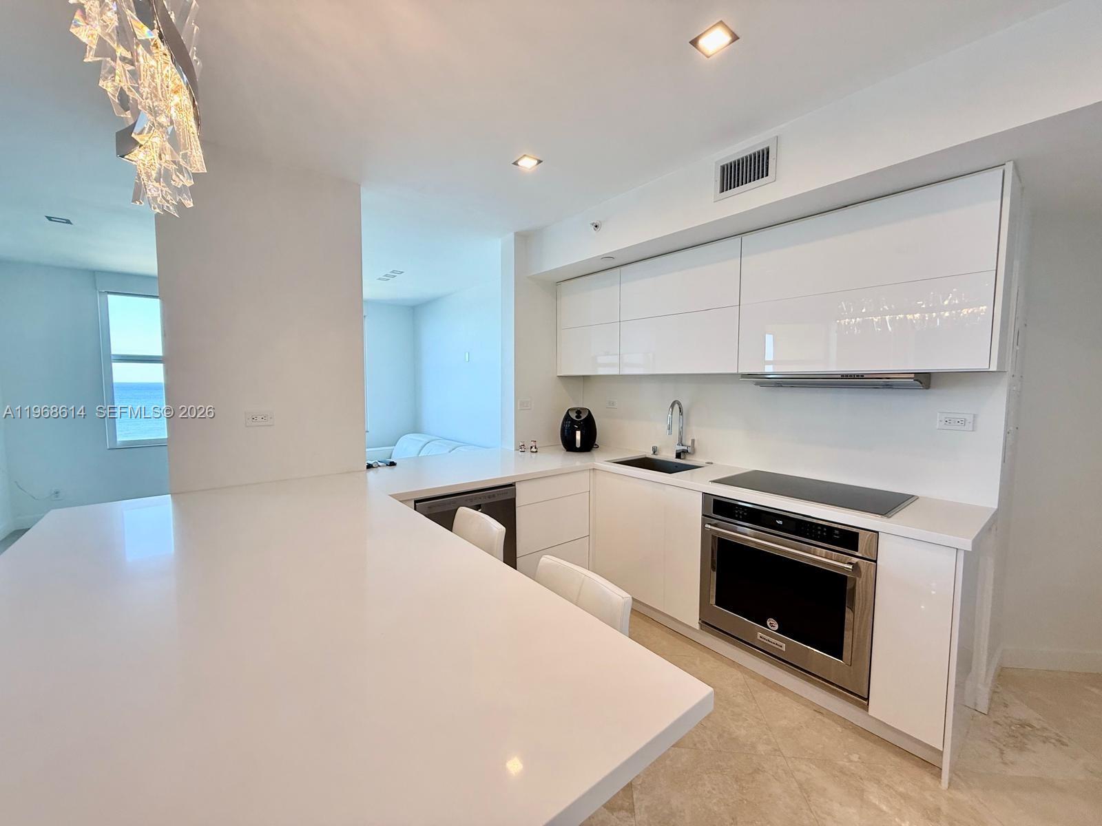 PALMS TOWER ONE CONDO - Residential