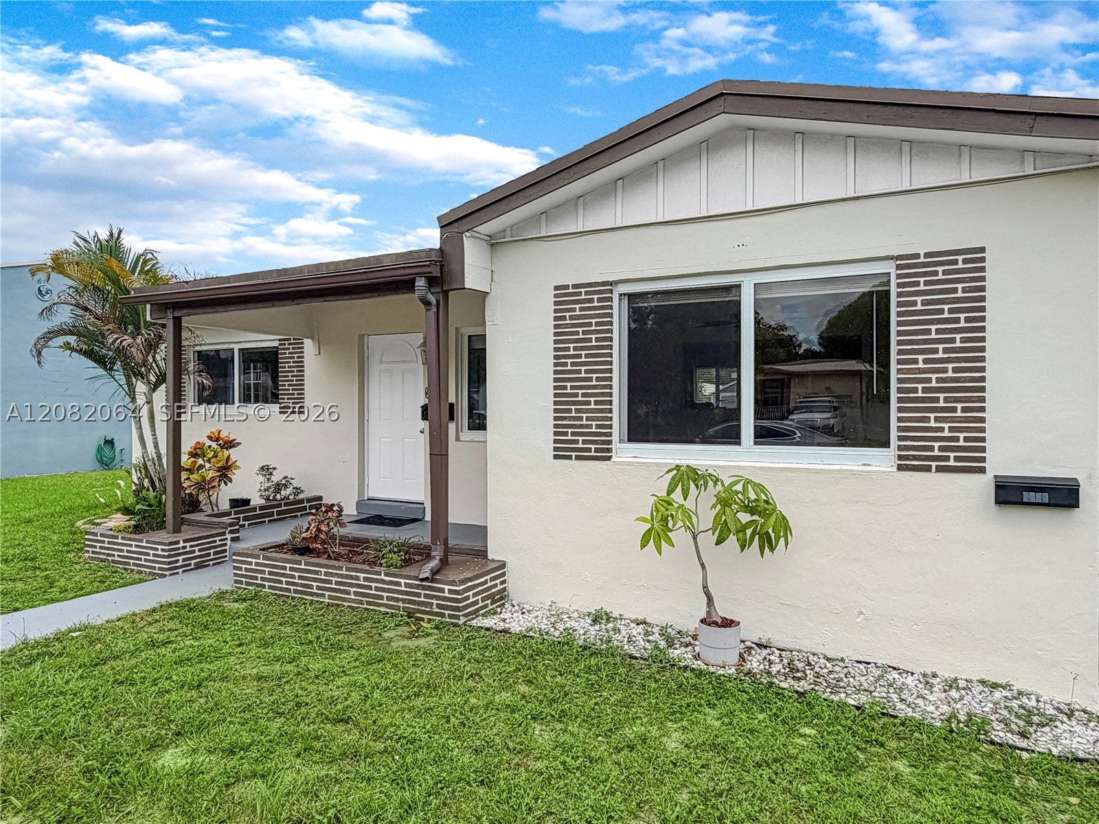 2728 Dewey St, Hollywood FL 33020