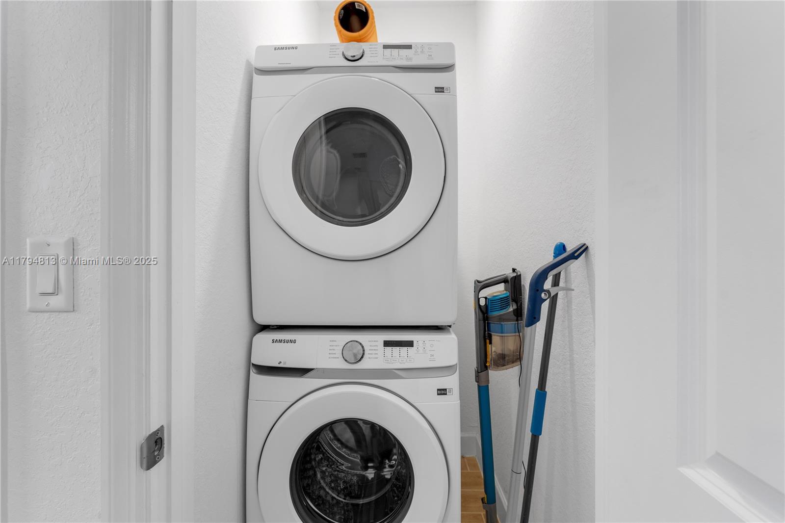 LUCKY START AT SUNRISE ES - Residential