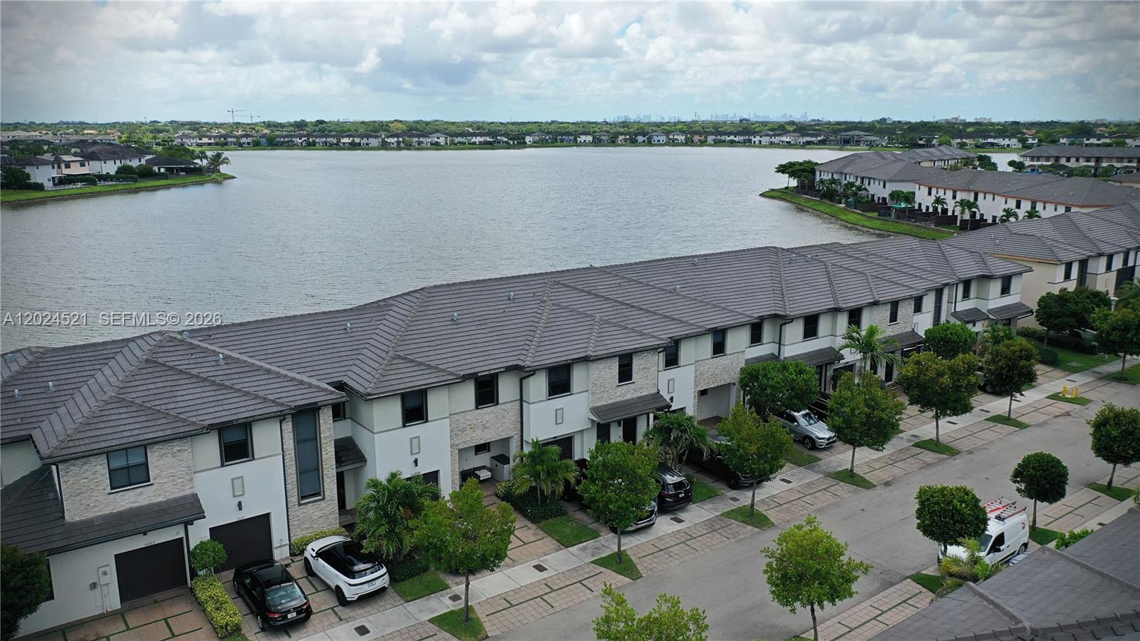 DUNNWOODY LAKE - Residential