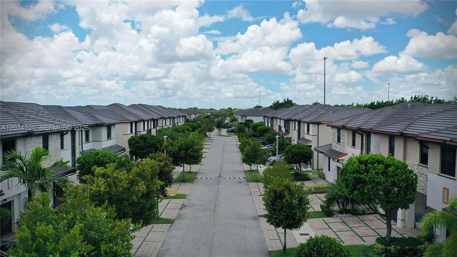 DUNNWOODY LAKE - Residential