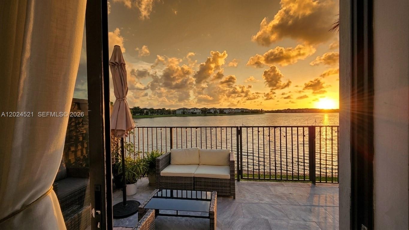 DUNNWOODY LAKE - Residential