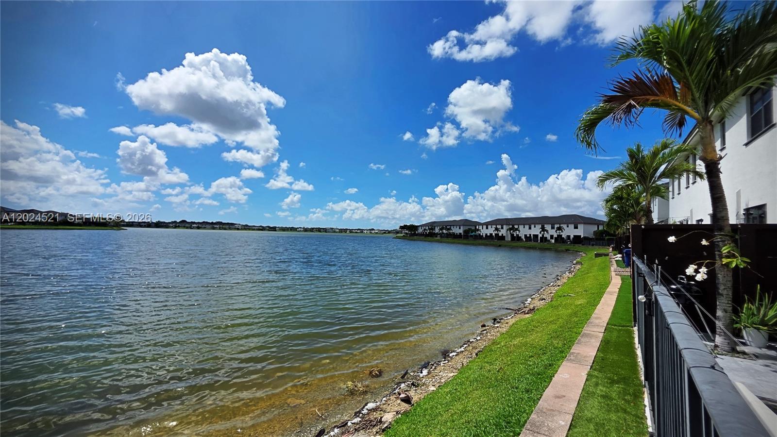 DUNNWOODY LAKE - Residential