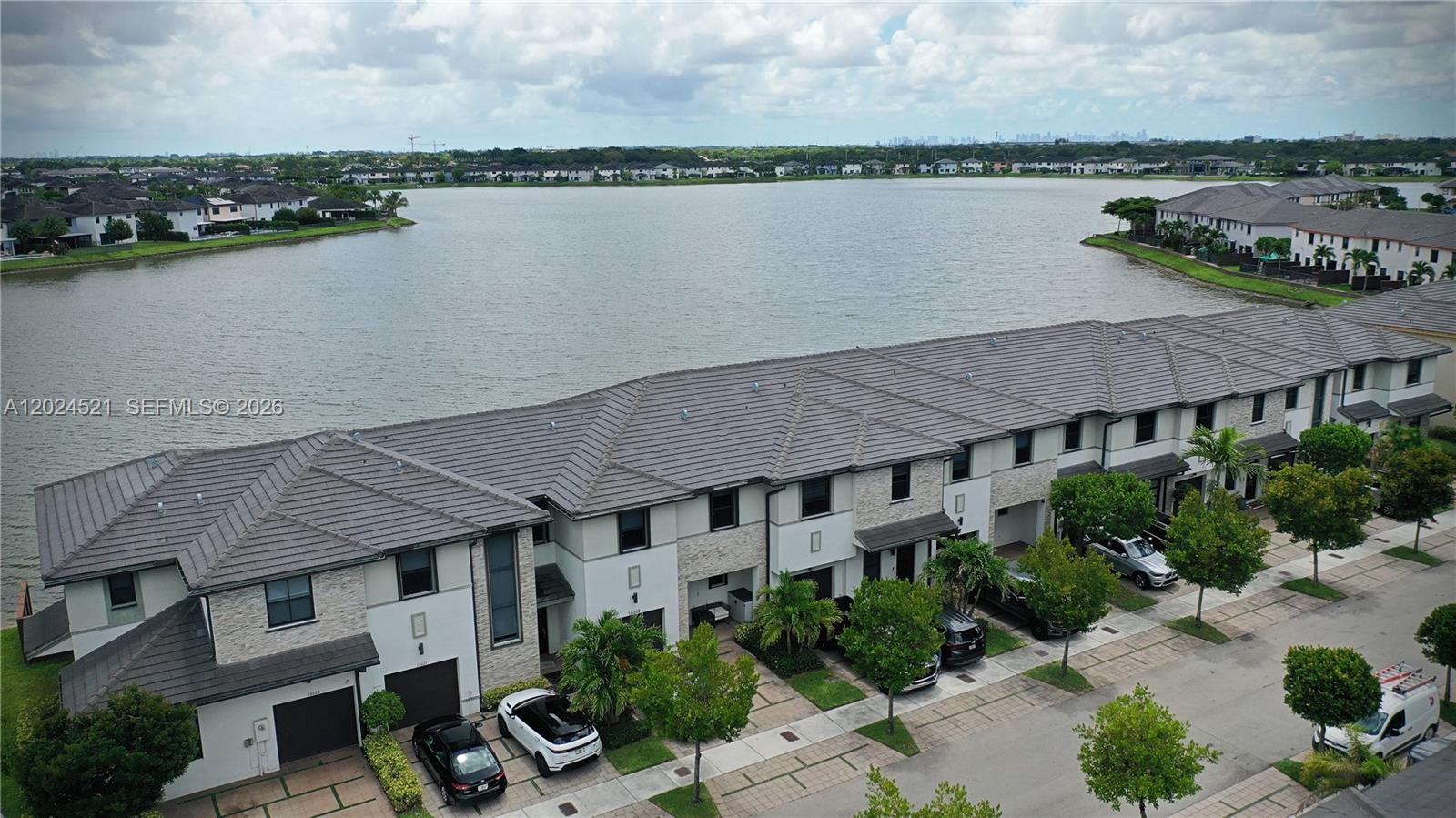 DUNNWOODY LAKE - Residential
