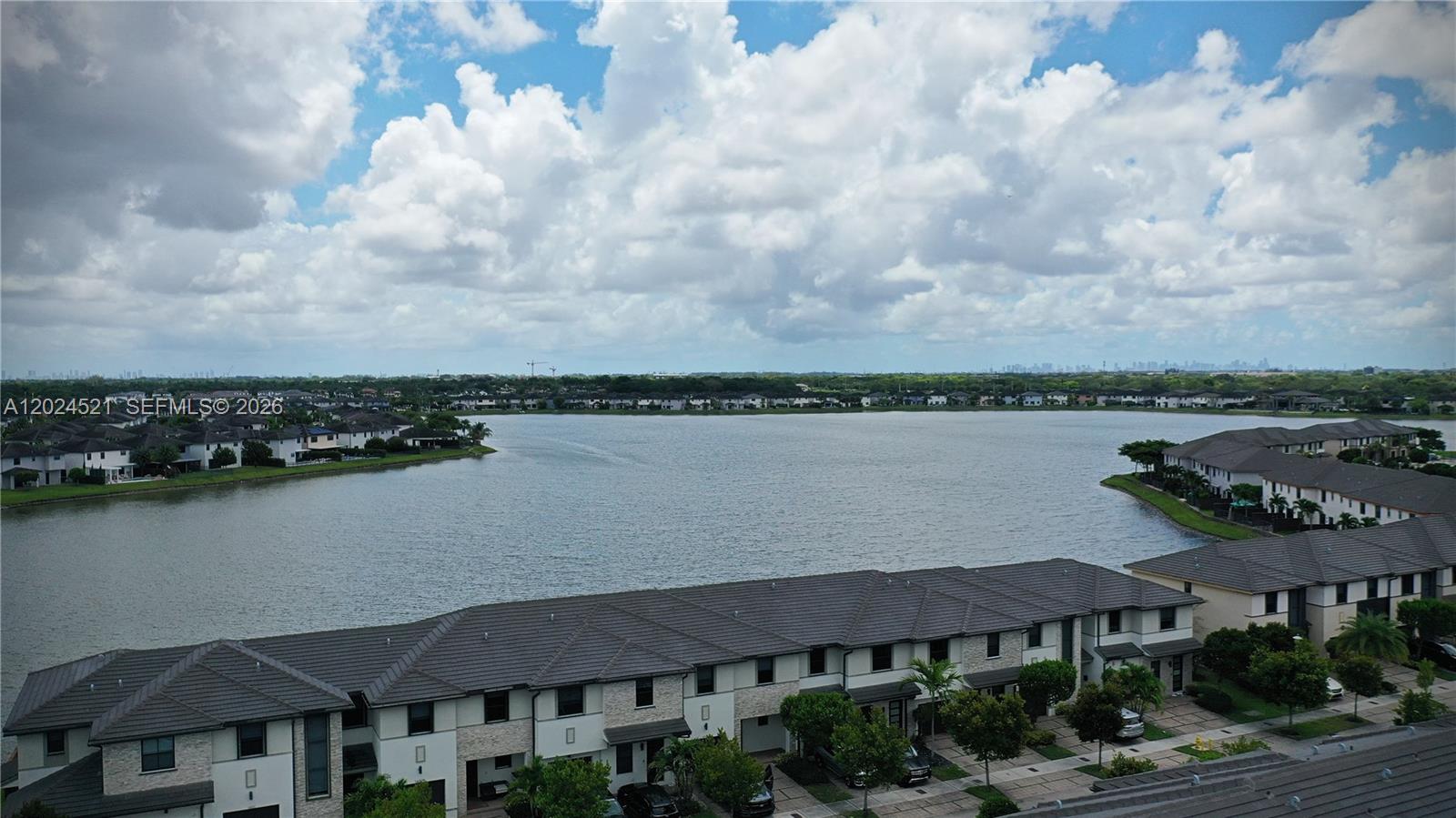 DUNNWOODY LAKE - Residential