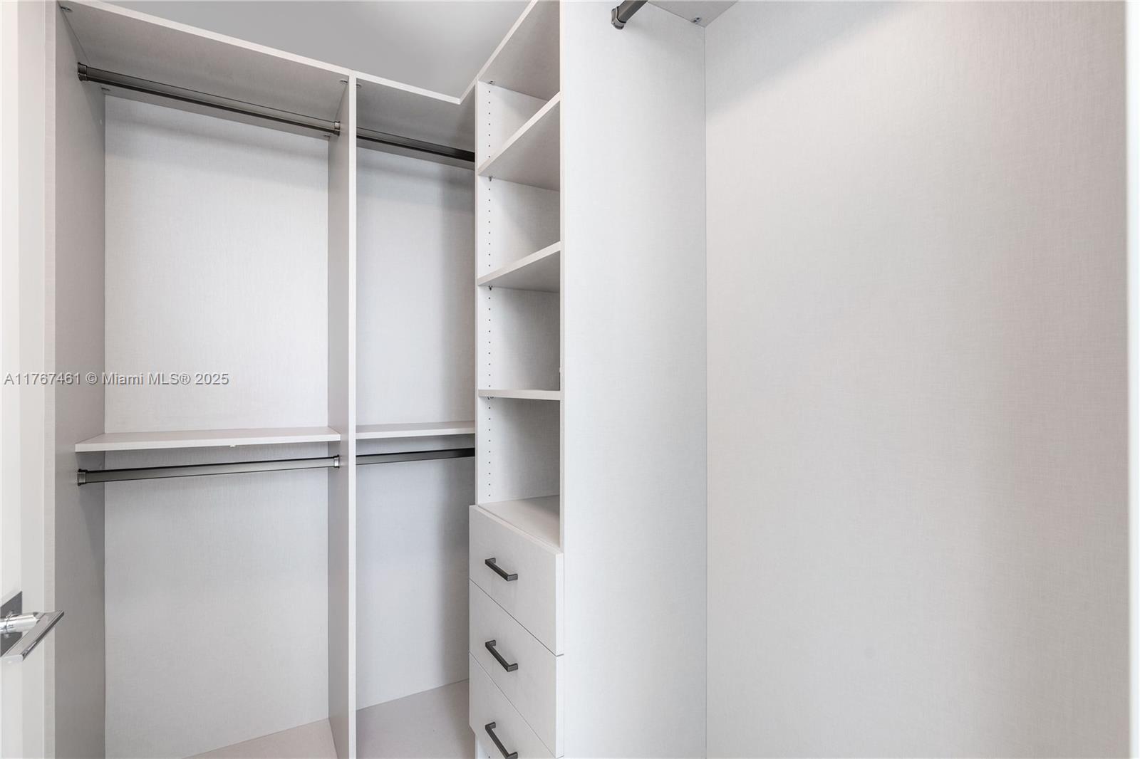 METROPICA NORTH TOWER ONE - Residential