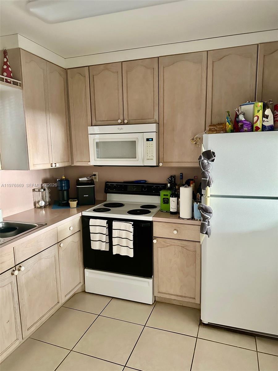 DADELAND PARK CONDO - Residential