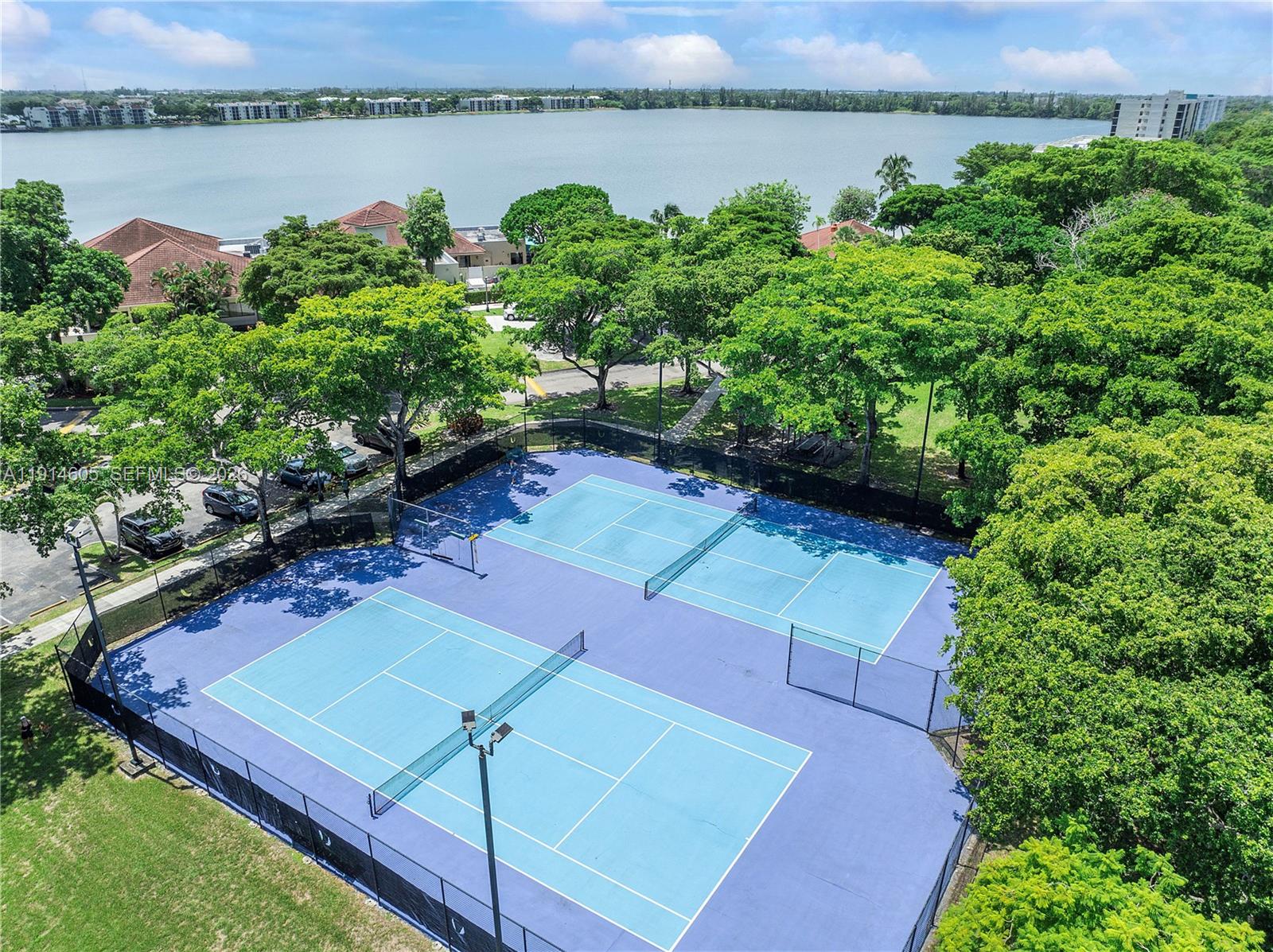 LAKE EMERALD CONDOMINIUM - Residential