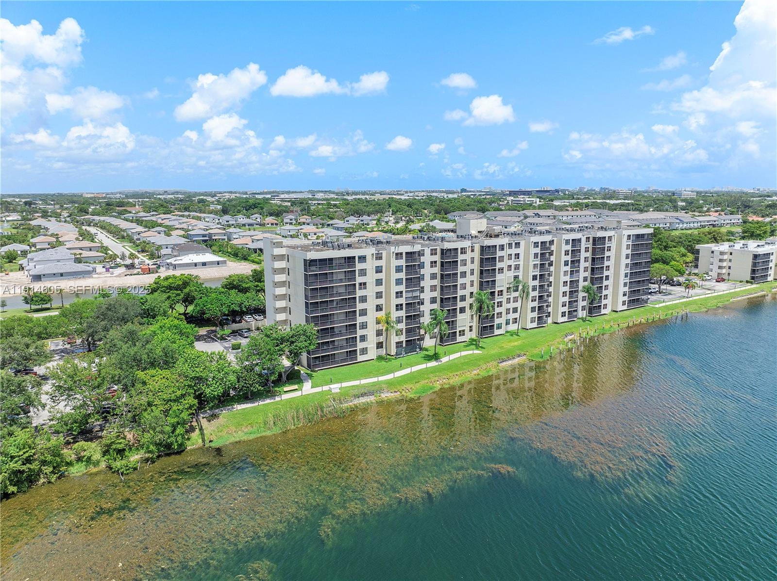 LAKE EMERALD CONDOMINIUM - Residential