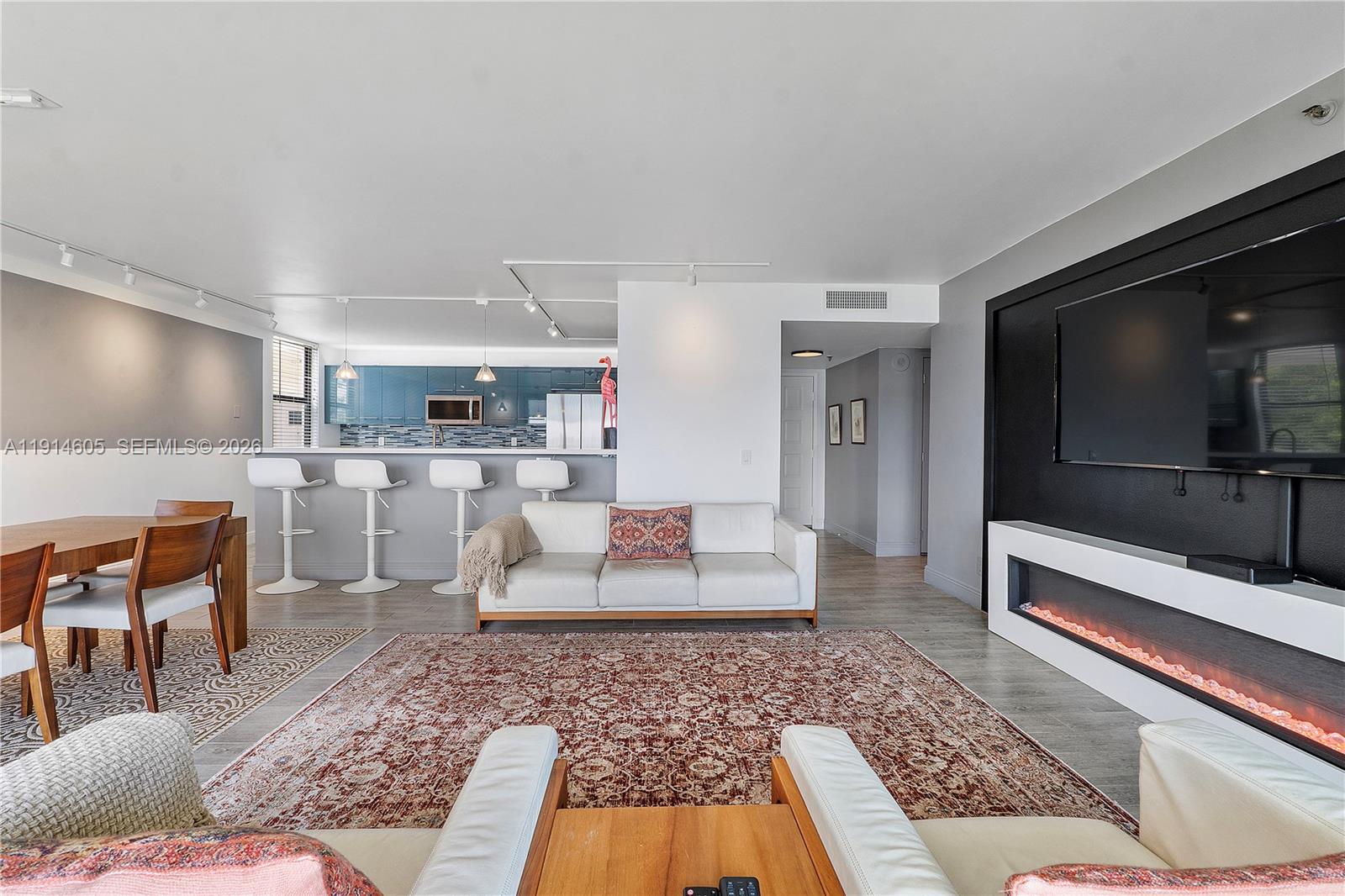 LAKE EMERALD CONDOMINIUM - Residential