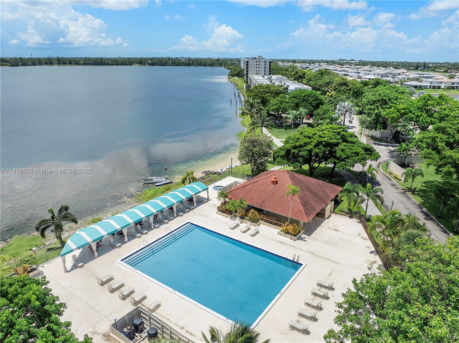 LAKE EMERALD CONDOMINIUM - Residential