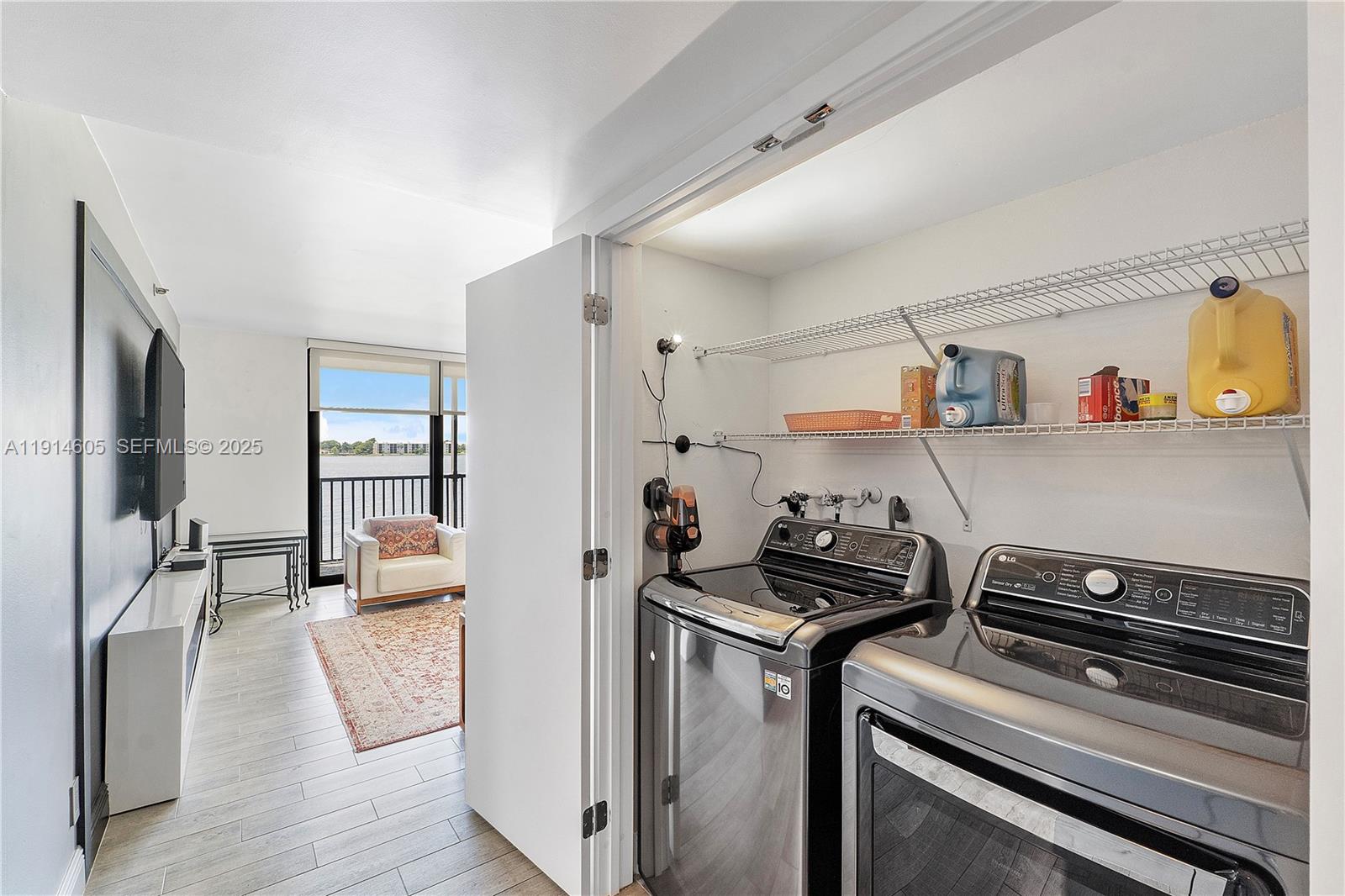 LAKE EMERALD CONDOMINIUM - Residential