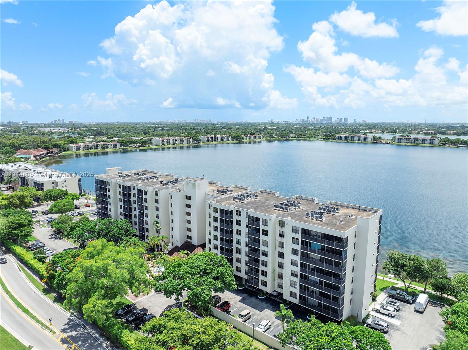 LAKE EMERALD CONDOMINIUM - Residential