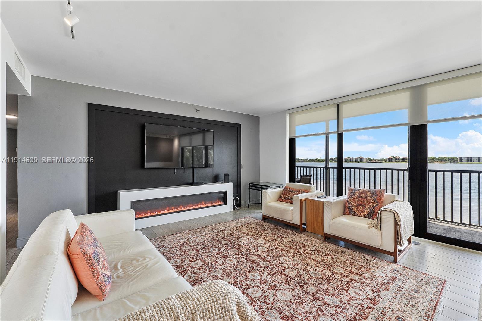 LAKE EMERALD CONDOMINIUM - Residential