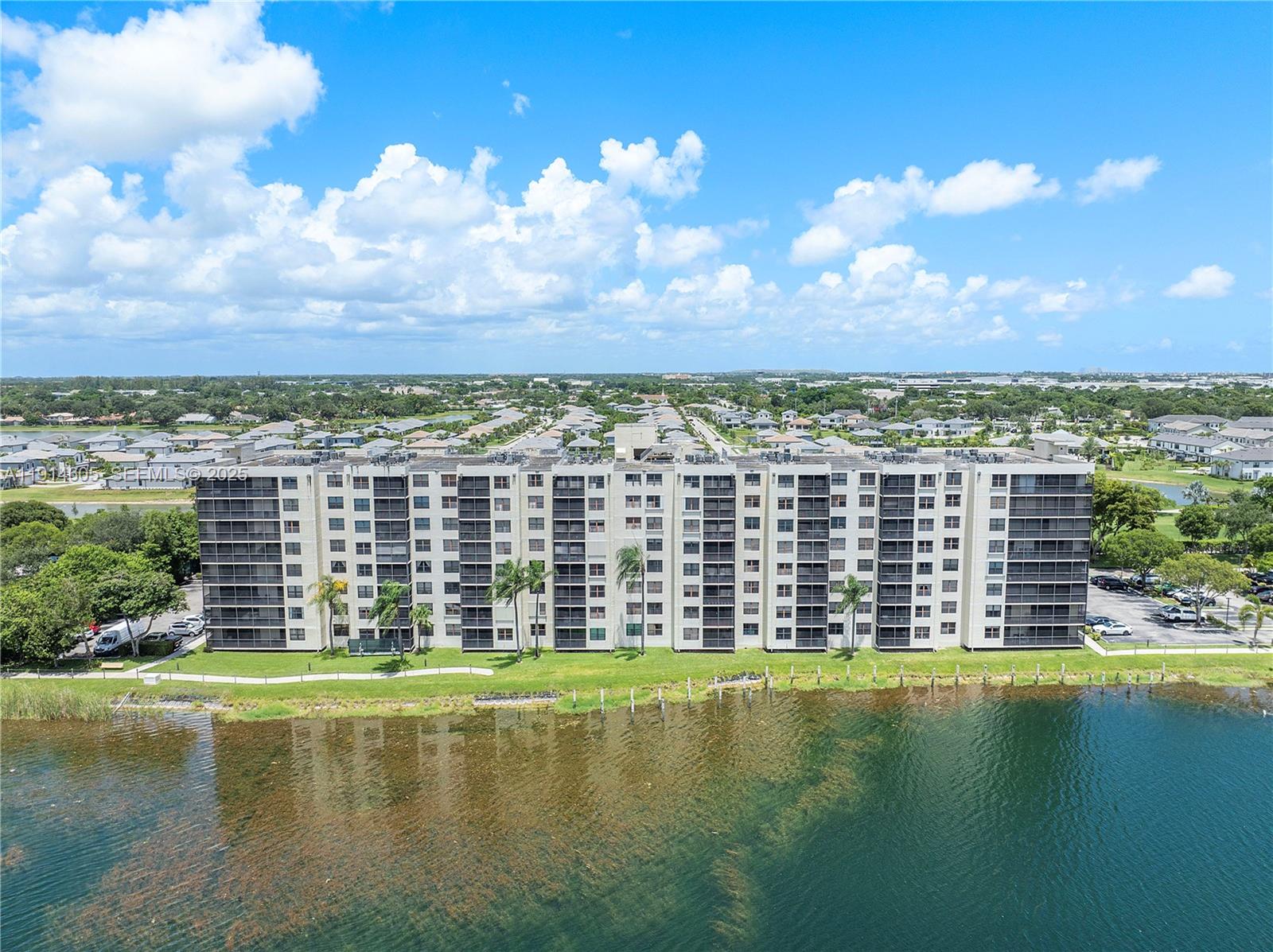 LAKE EMERALD CONDOMINIUM - Residential