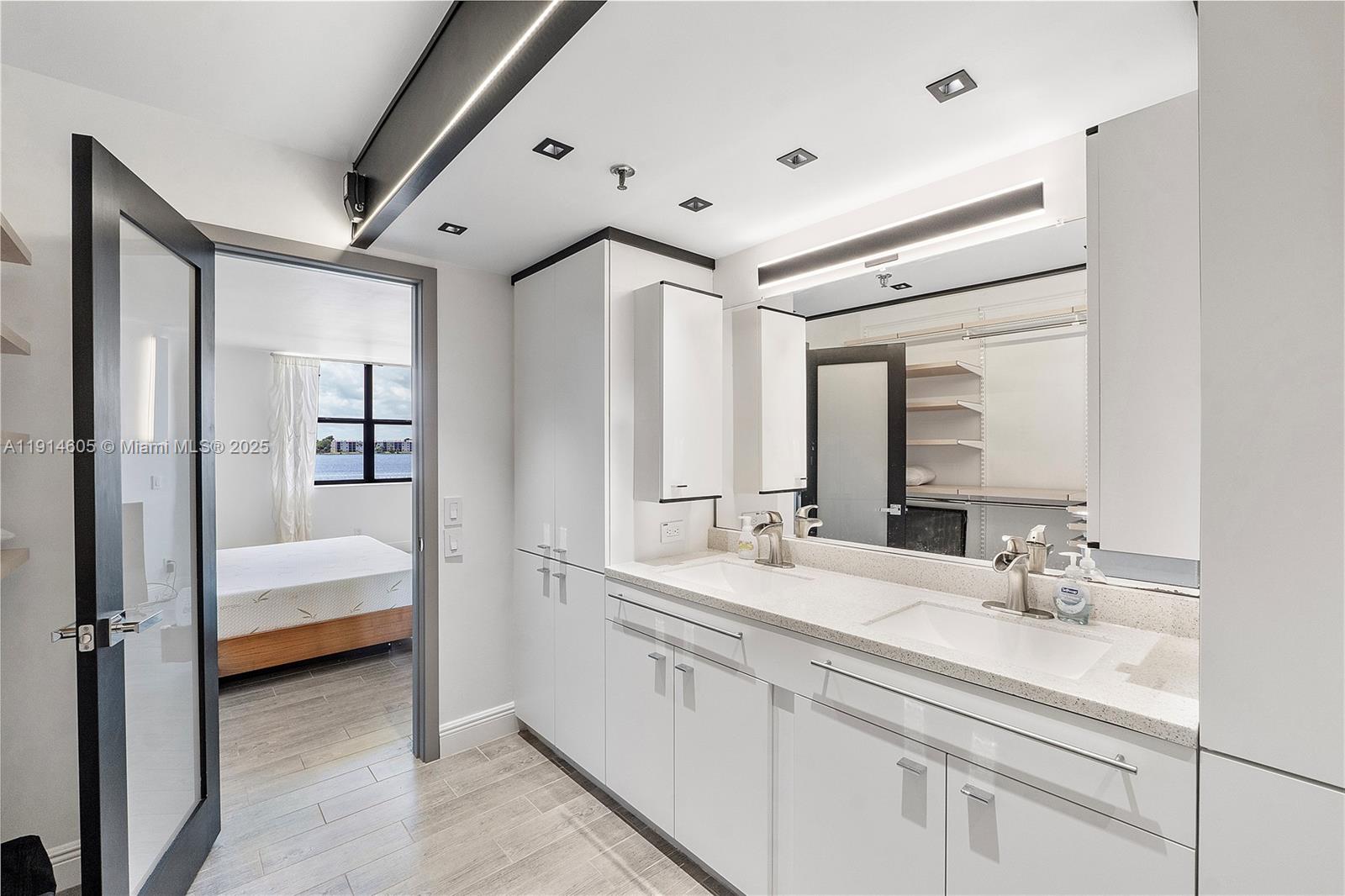 LAKE EMERALD CONDOMINIUM - Residential