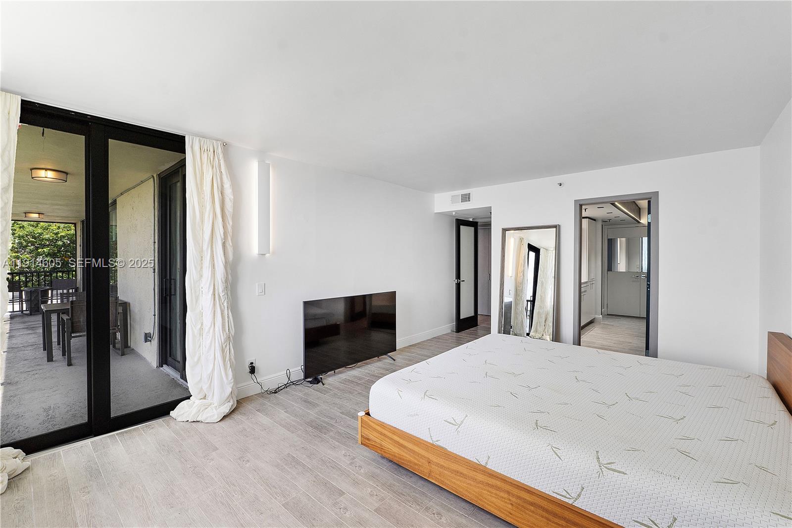 LAKE EMERALD CONDOMINIUM - Residential