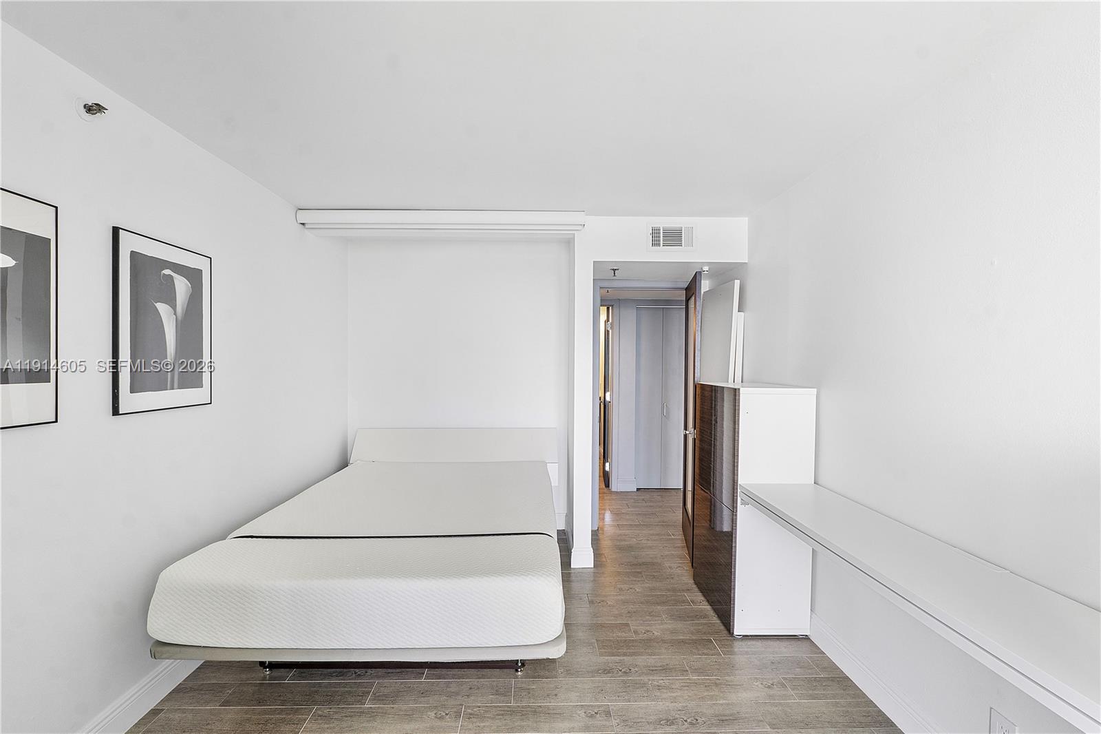 LAKE EMERALD CONDOMINIUM - Residential