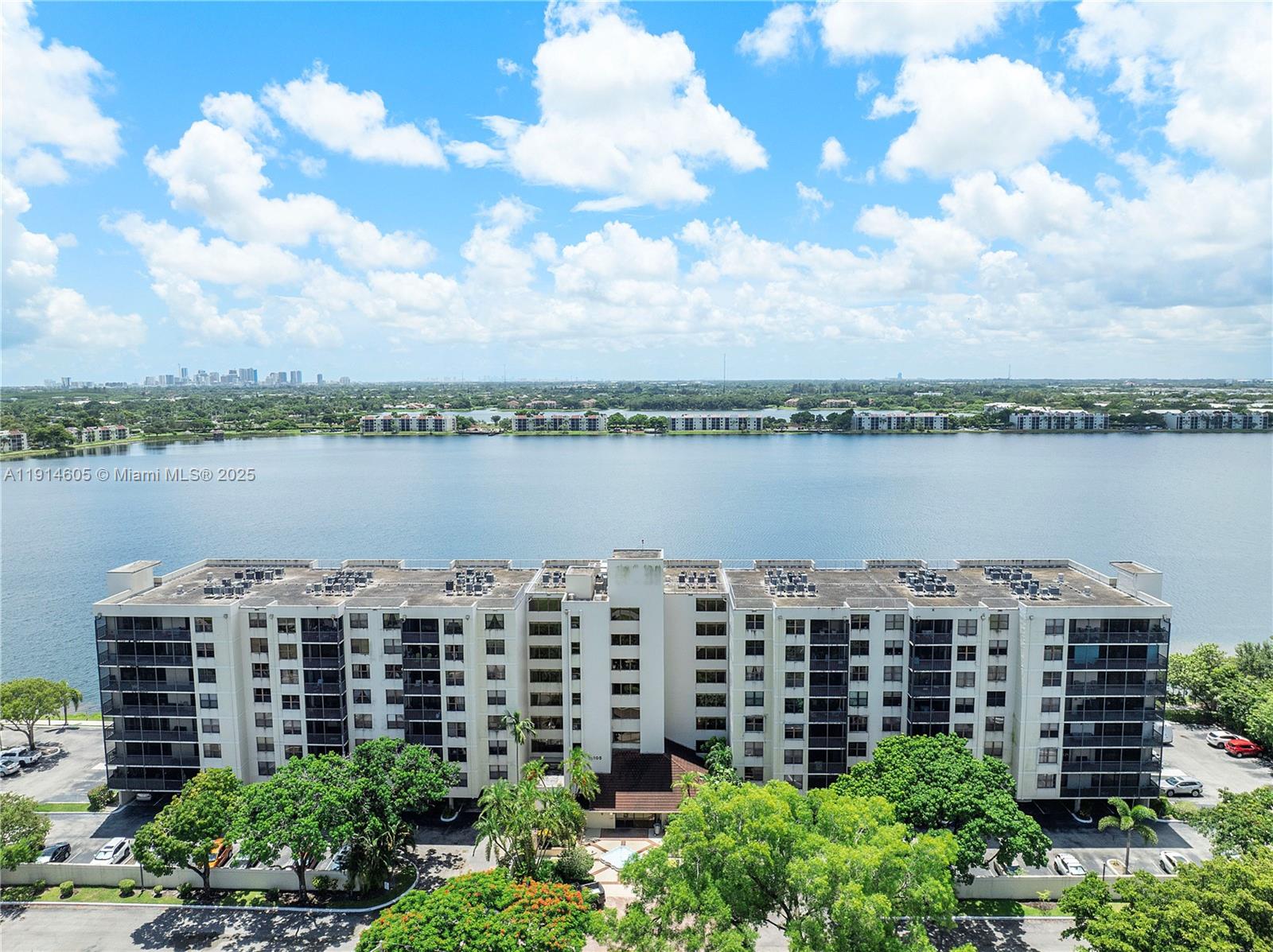 LAKE EMERALD CONDOMINIUM - Residential