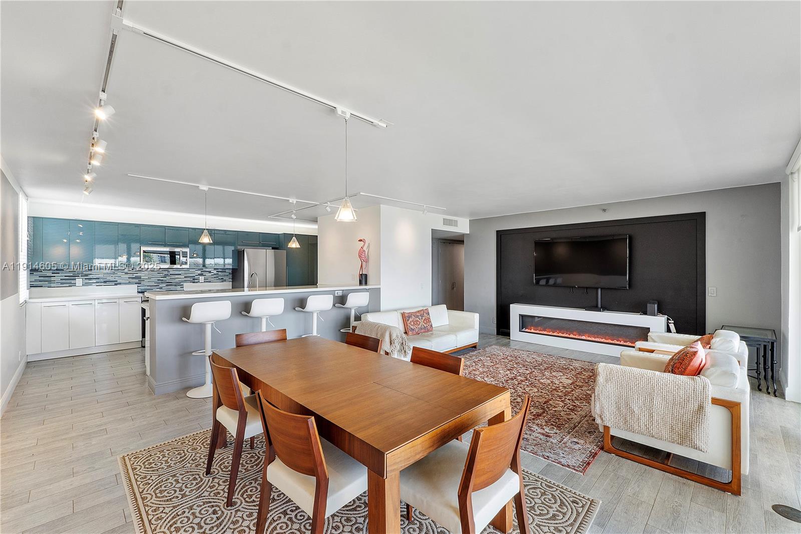 105 Lake Emerald Dr 216