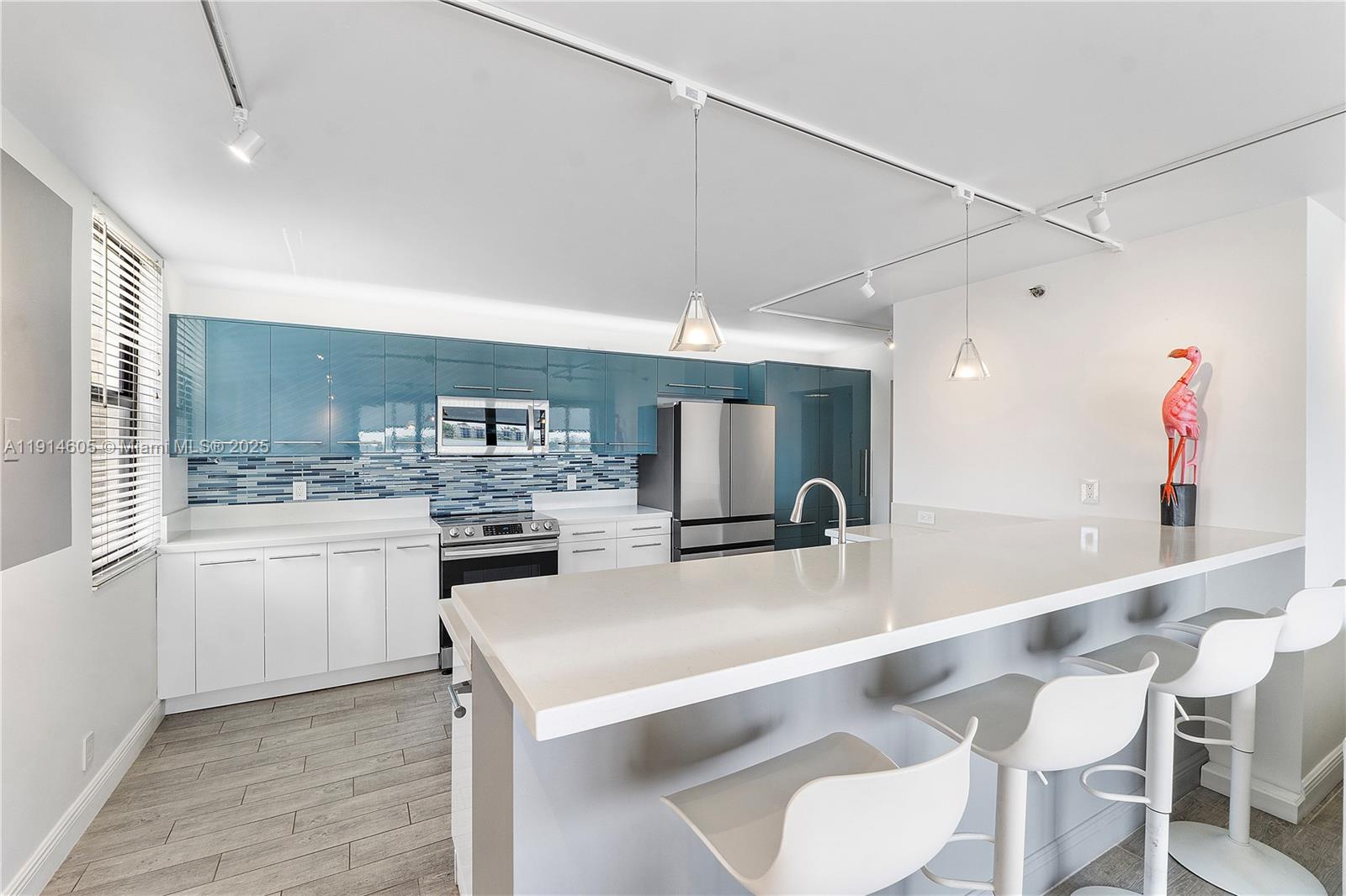 LAKE EMERALD CONDOMINIUM - Residential