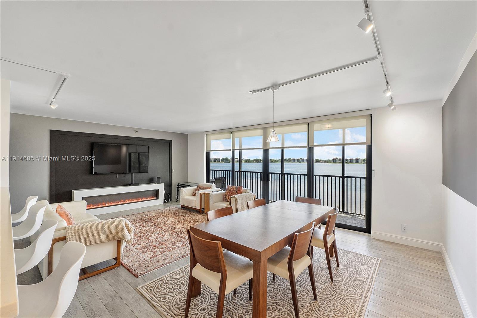 LAKE EMERALD CONDOMINIUM - Residential