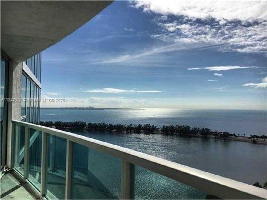 UNFURNISHED UNIT. CONTEMPORARY ONE BEDROOM/ONE BATHROOM. BRIGHT + LIGHT. FLOOR-TO-CEILING WINDOWS WITH FABULOUS VIEWS OF THE BAY AND OCEAN. STAINLESS STEEL APPLIANCES, WALK-IN CLOSETS. LUXURY BUILDING WITH GREAT AMENITIES INCLUDING: MARINA, FITNESS CENTER, POOL, HOT TUB/SPA, TENNIS COURT, CHILDREN PLAYGROUND, DOG WALK, BBQ AREA, CONVENIENCE STORE, 24H VALET + MORE.