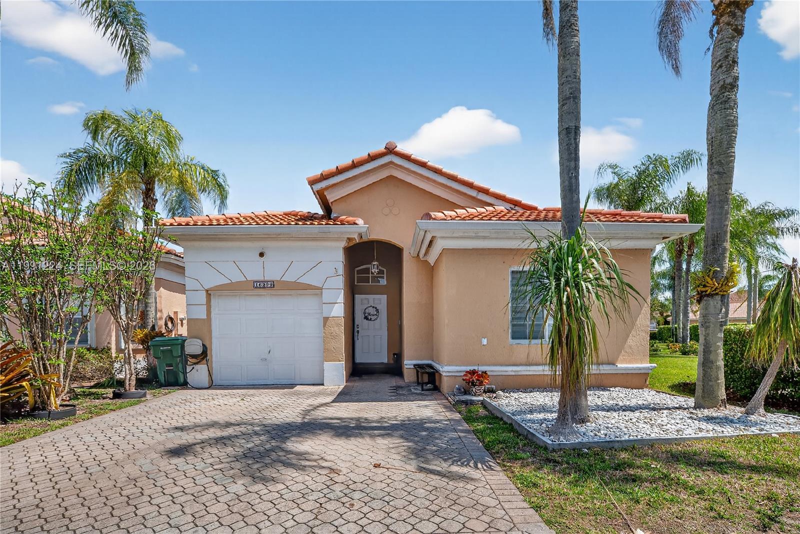 FOREST LAKES COUNTRY GARD - Residential