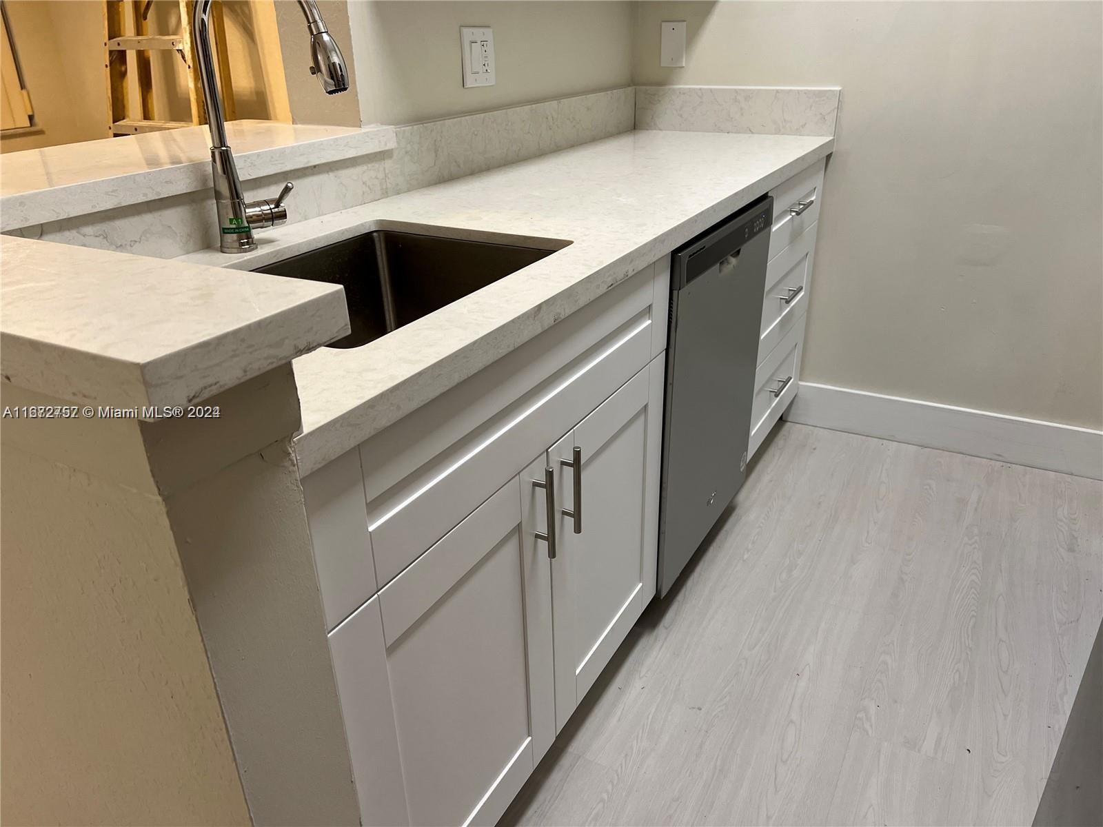 LAKEVIEW CLUB CONDO - Residential