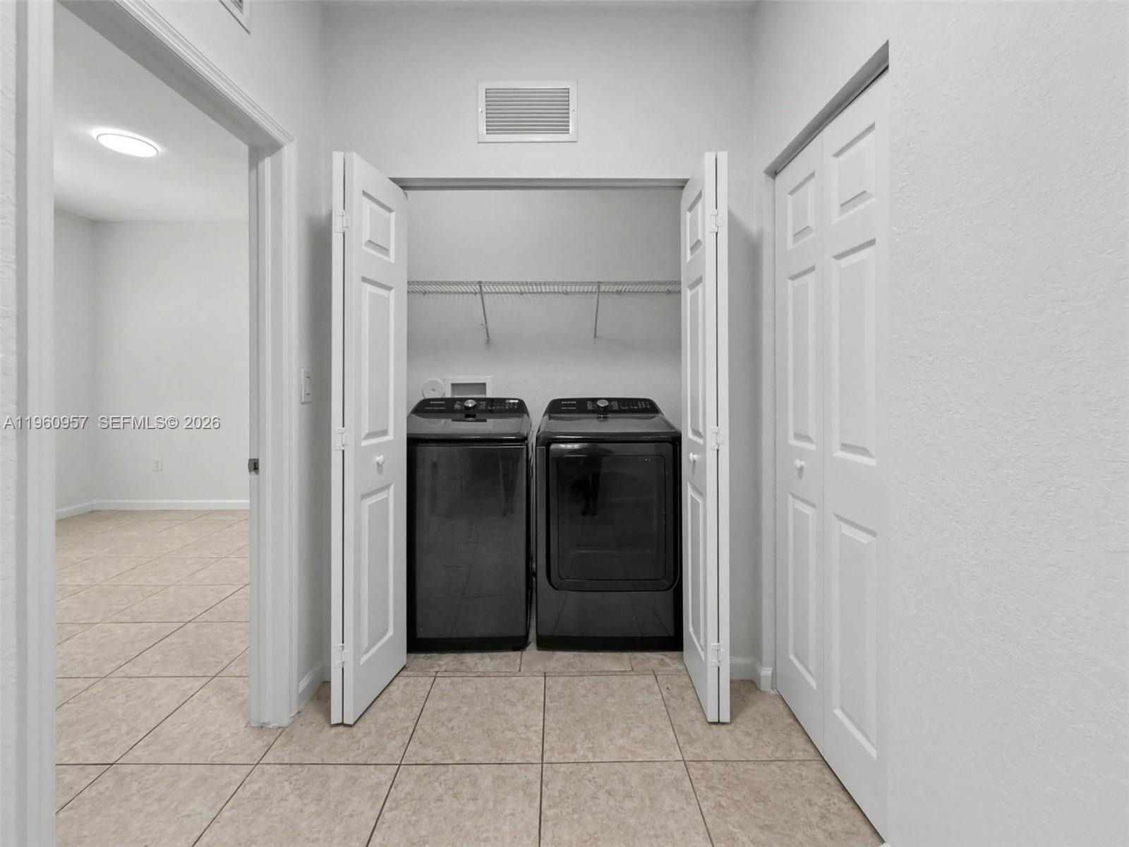 SILVER PALM EAST SEC THRE - Residential