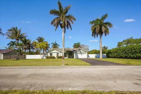 Photo of 1650 NW 14th Ter, Homestead, FL 33030 (MLS # A11991229)