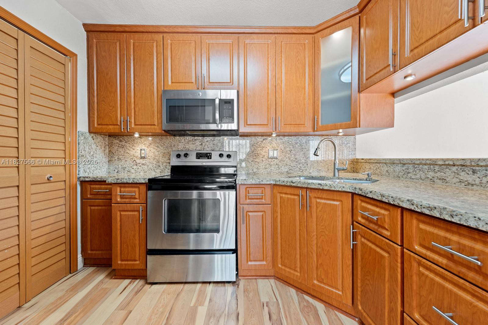 search properties 1 20155 E Oakmont Cir