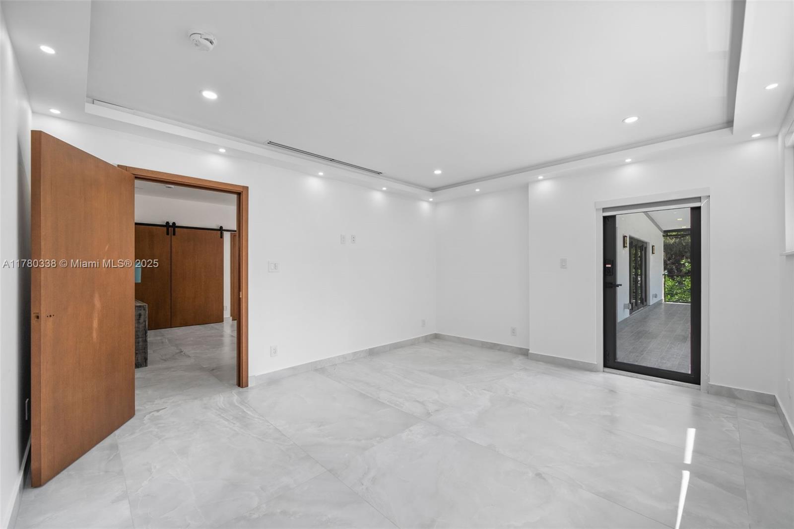 RIVERLAND MANORS - Residential