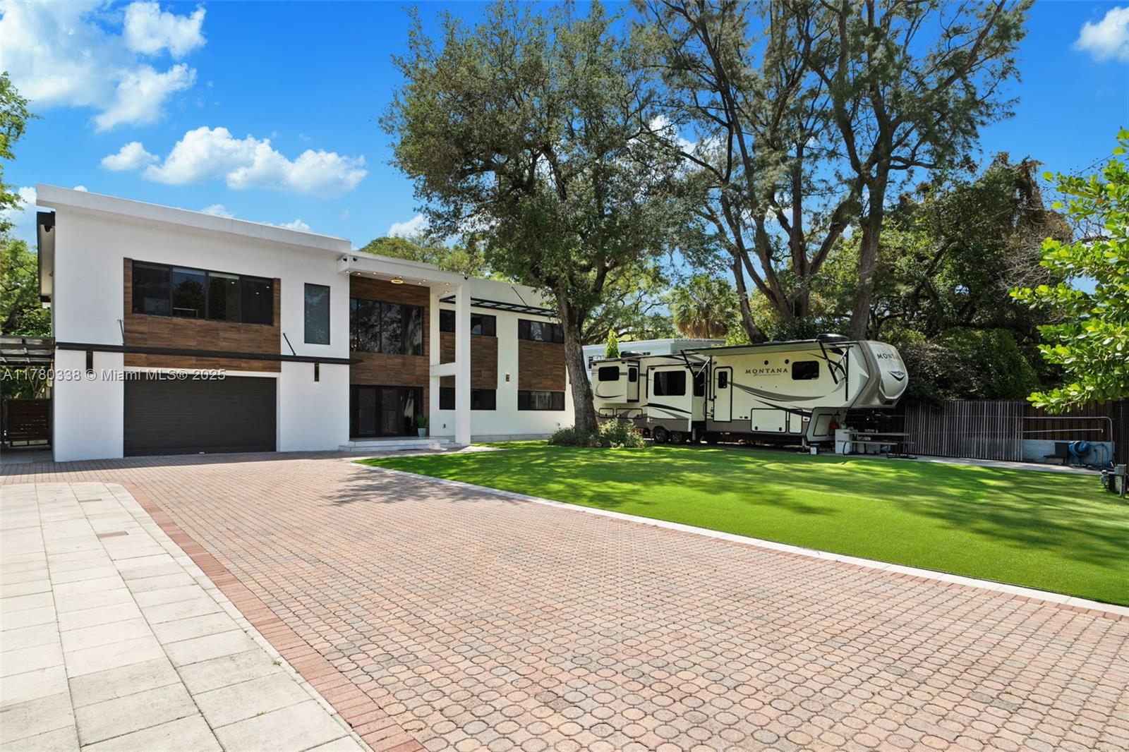 RIVERLAND MANORS - Residential