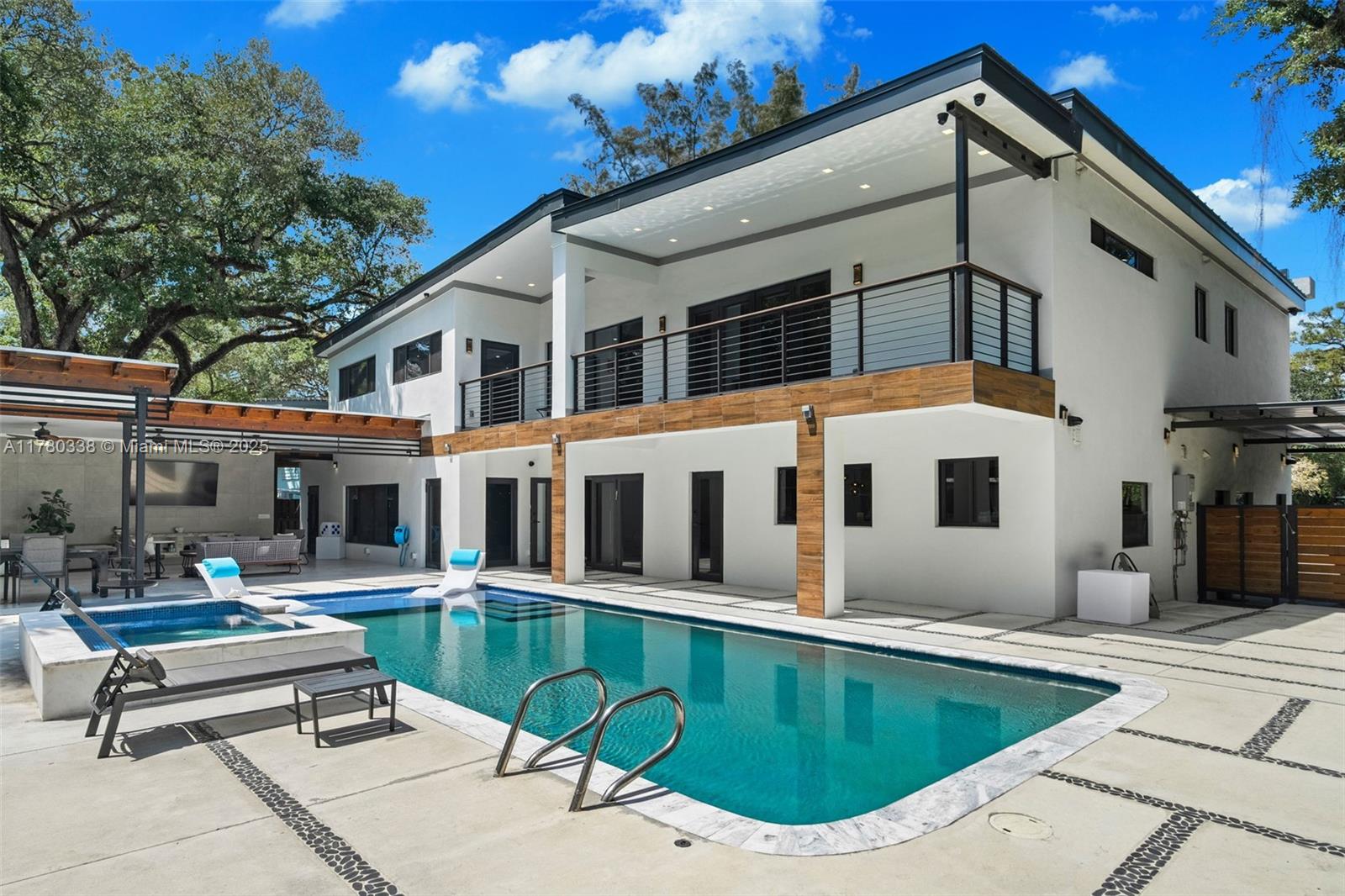 RIVERLAND MANORS - Residential