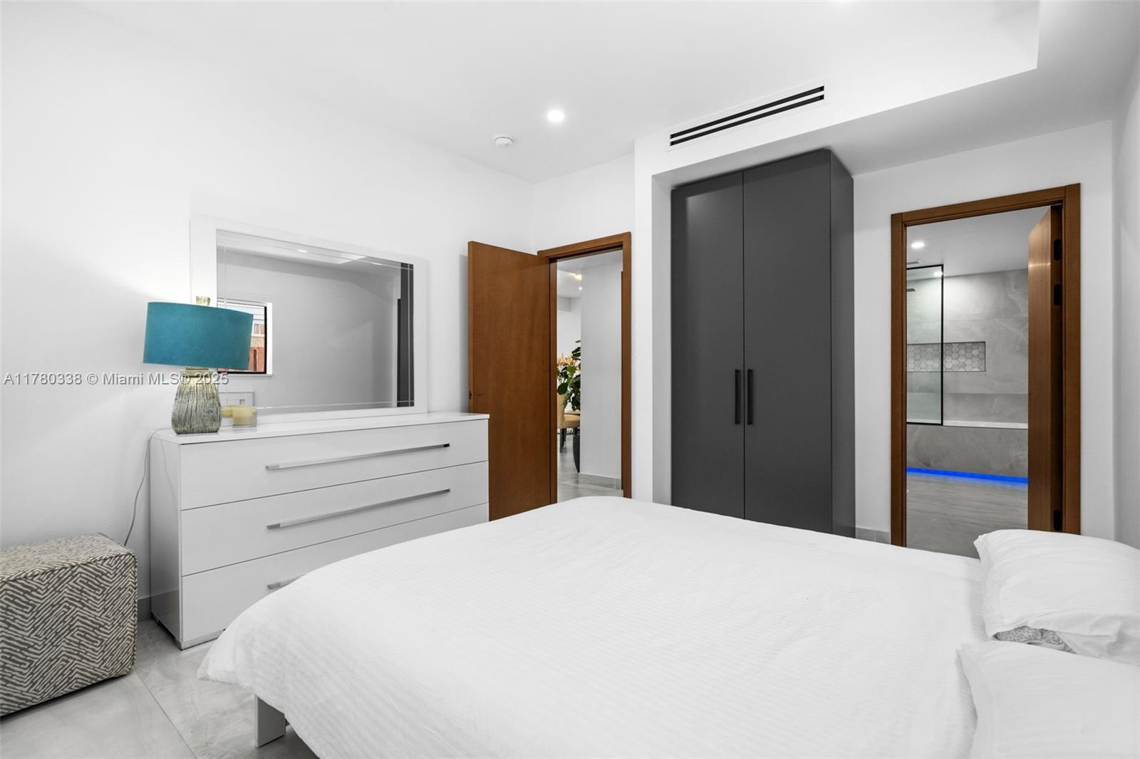 RIVERLAND MANORS - Residential