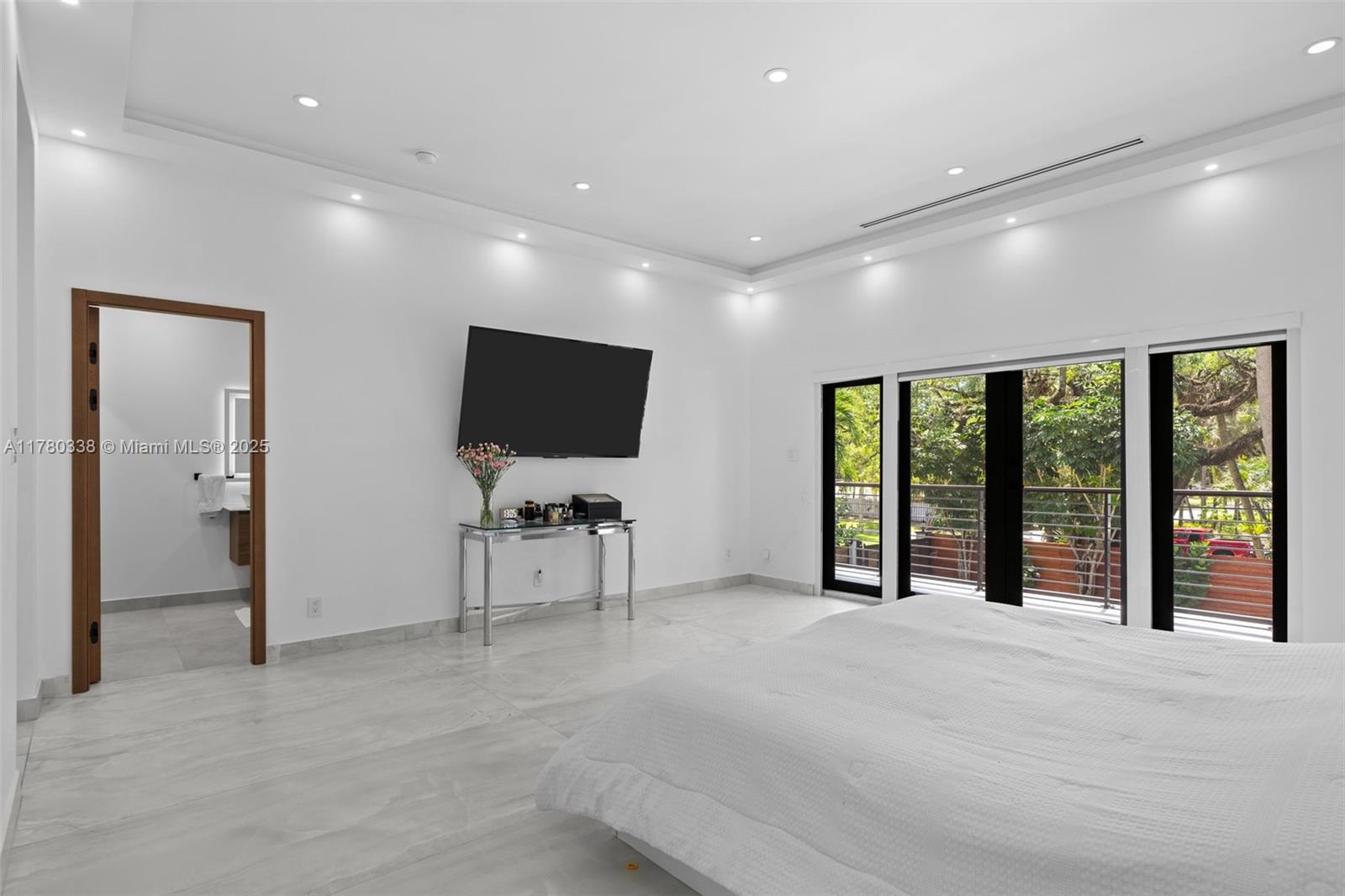 RIVERLAND MANORS - Residential