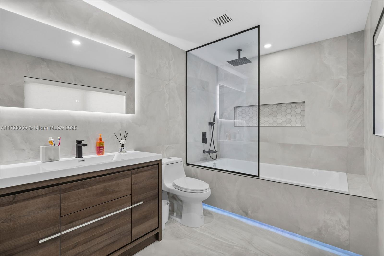 RIVERLAND MANORS - Residential