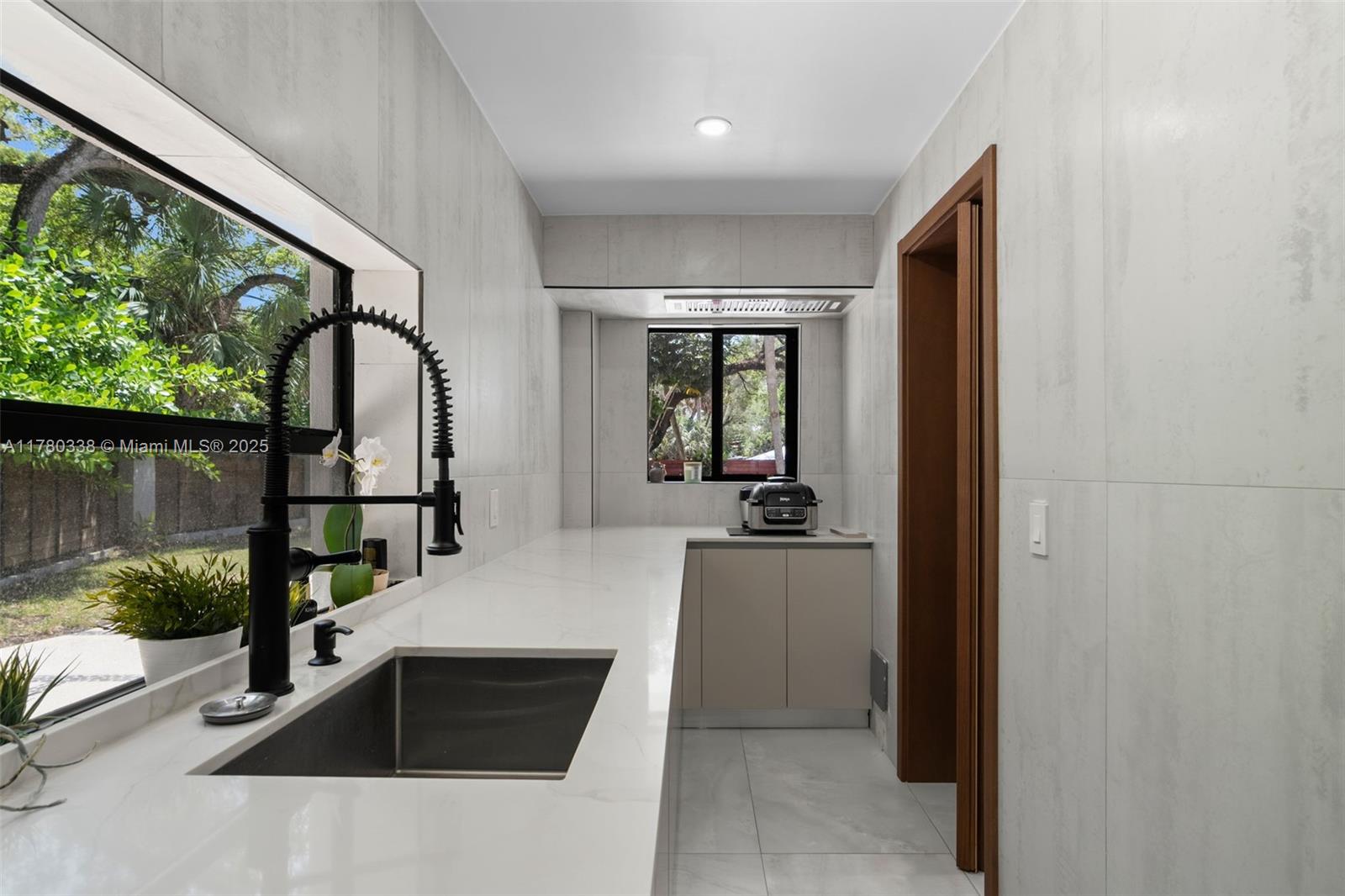 RIVERLAND MANORS - Residential