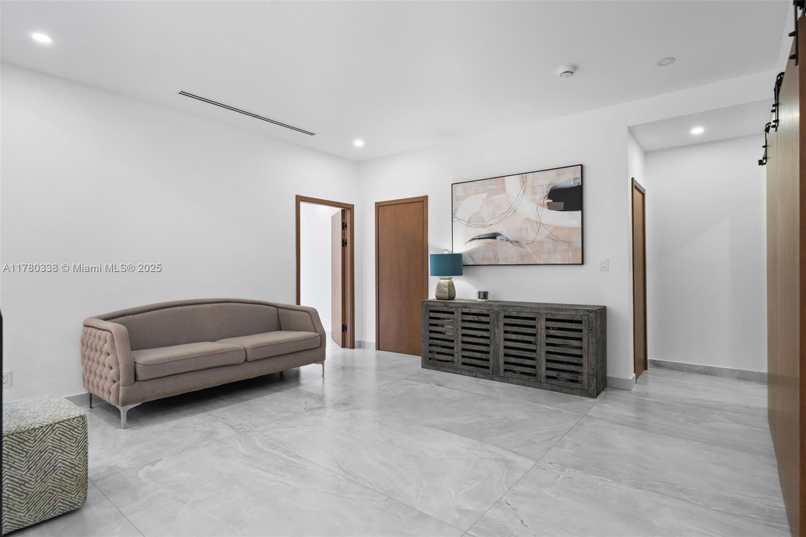 RIVERLAND MANORS - Residential