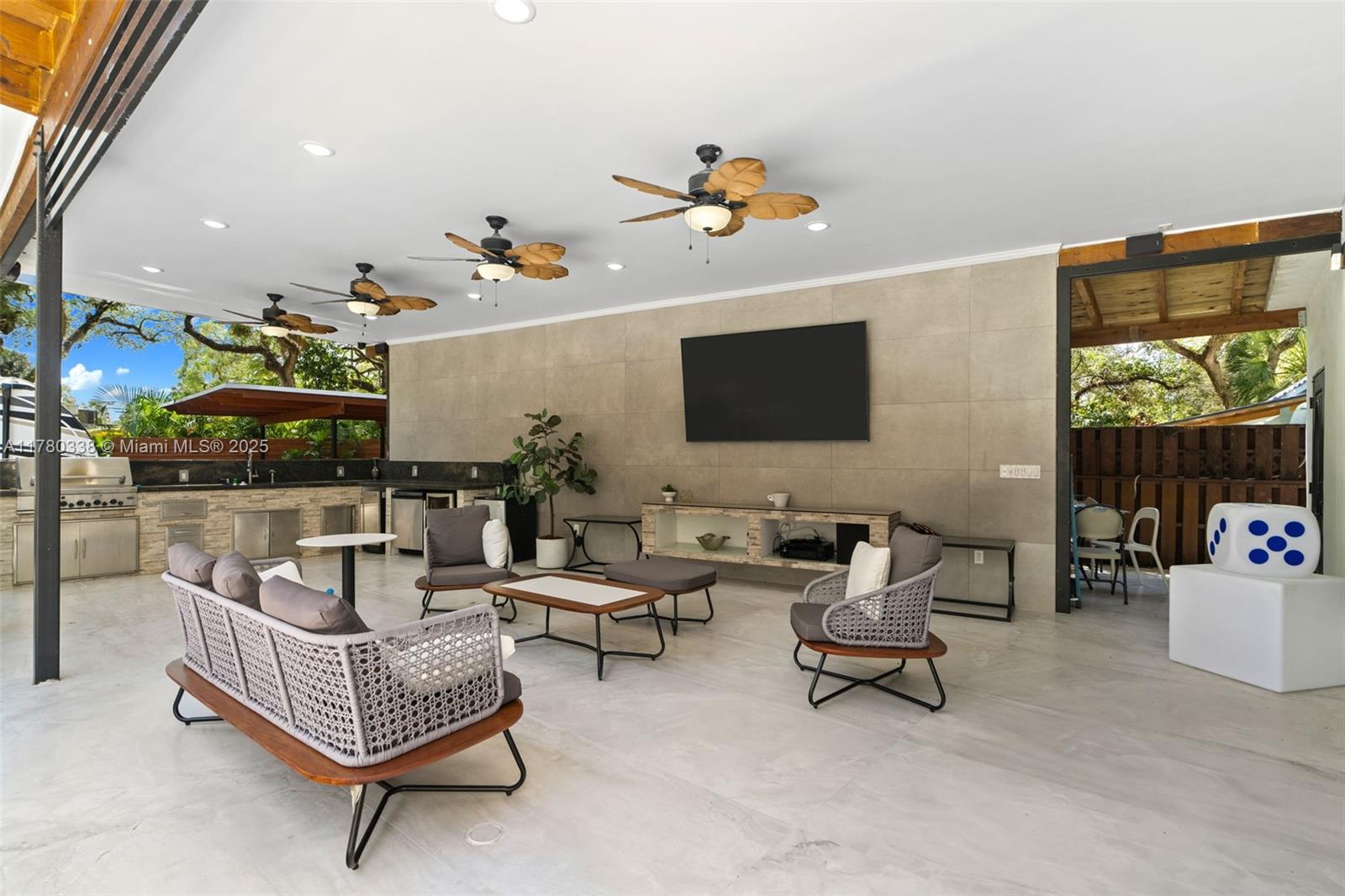 RIVERLAND MANORS - Residential