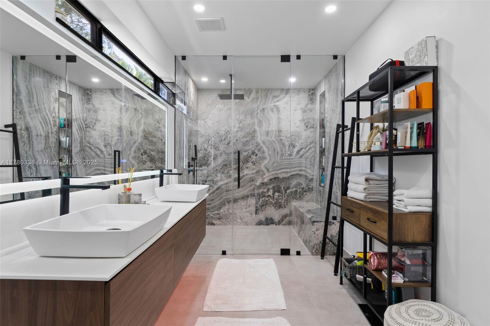 RIVERLAND MANORS - Residential