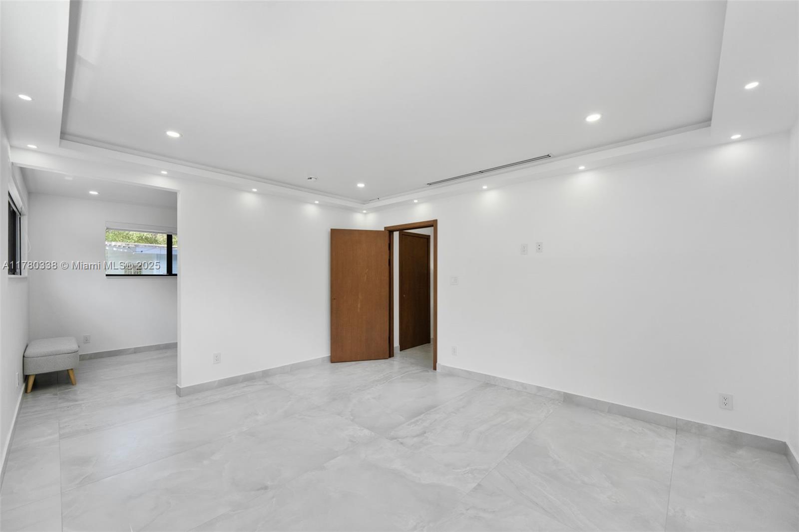 RIVERLAND MANORS - Residential