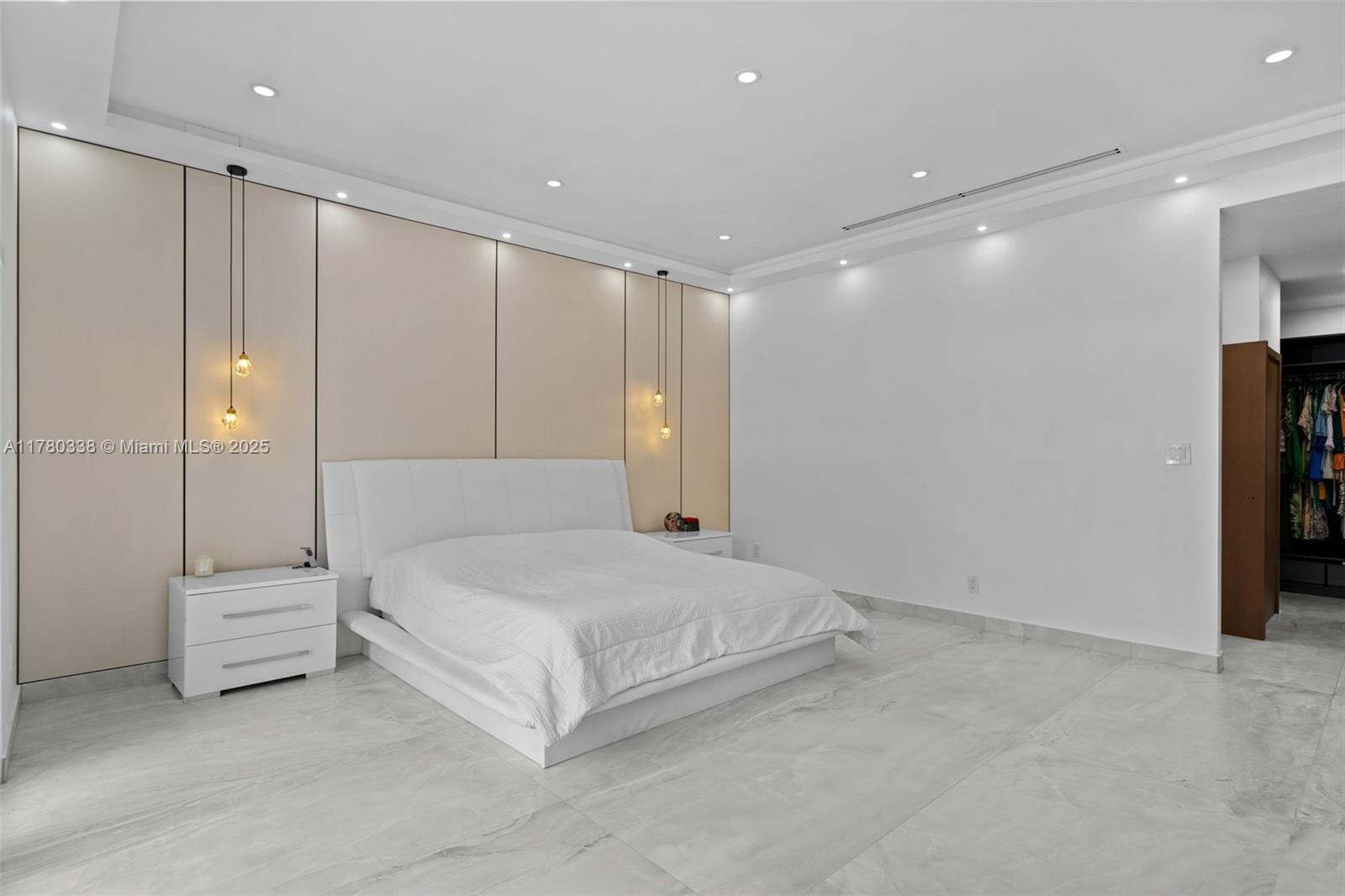 RIVERLAND MANORS - Residential