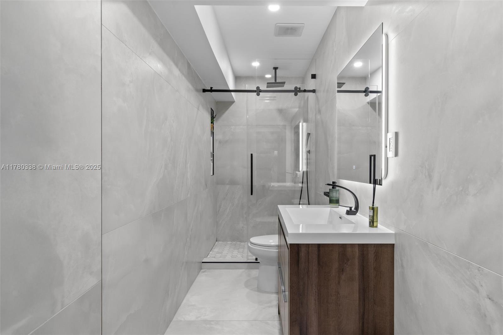 RIVERLAND MANORS - Residential